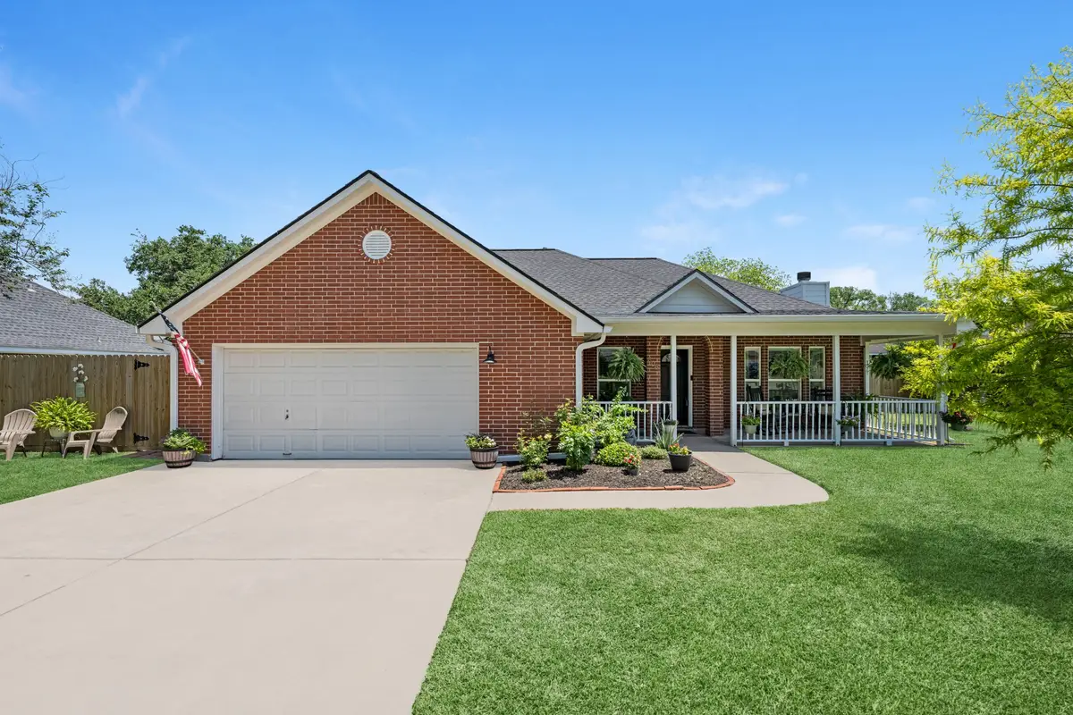 606 Walnut Street, Sweeny, TX 77480 - #1