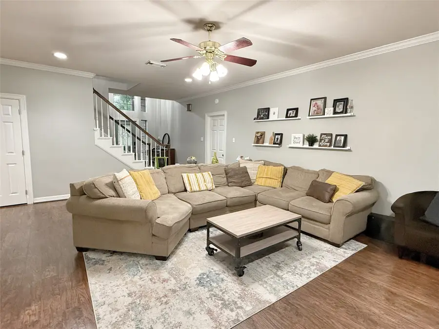 105 Thyme Trail, Lake Jackson, TX 77566 - Image #2