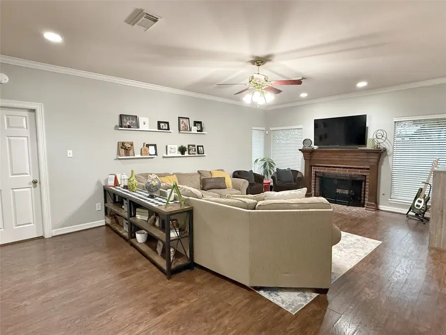 105 Thyme Trail, Lake Jackson, TX 77566 - Image #3