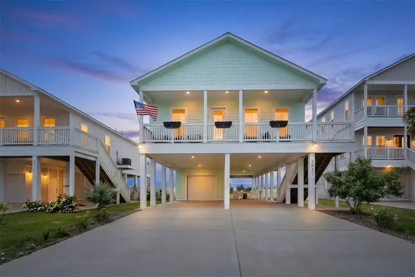 2527 103rd Street, Galveston, TX 77554