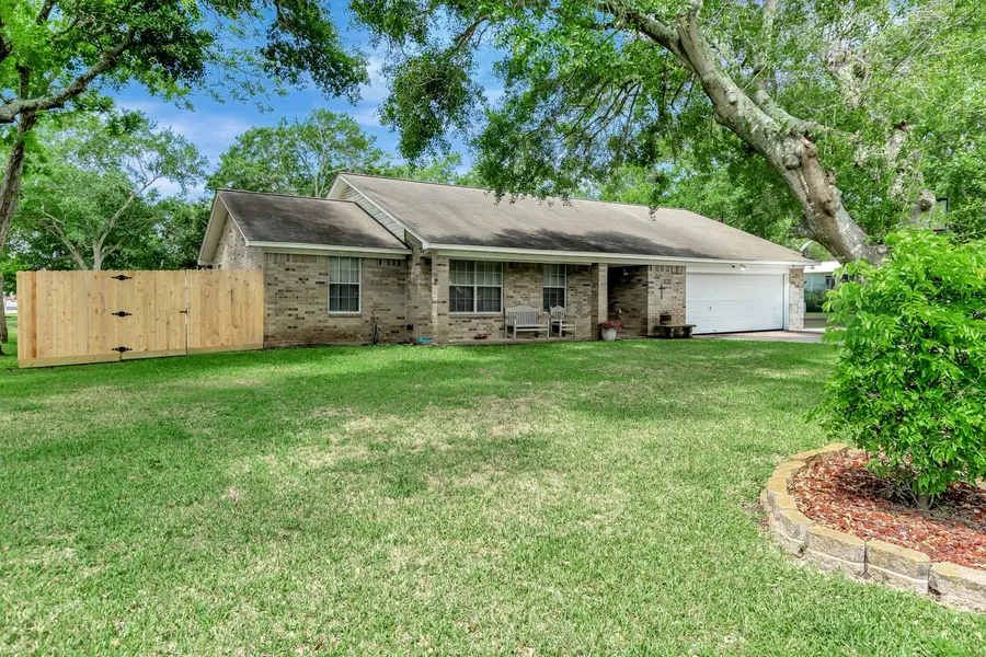 1002 S 2nd Street, Ganado, TX 77962 - #2