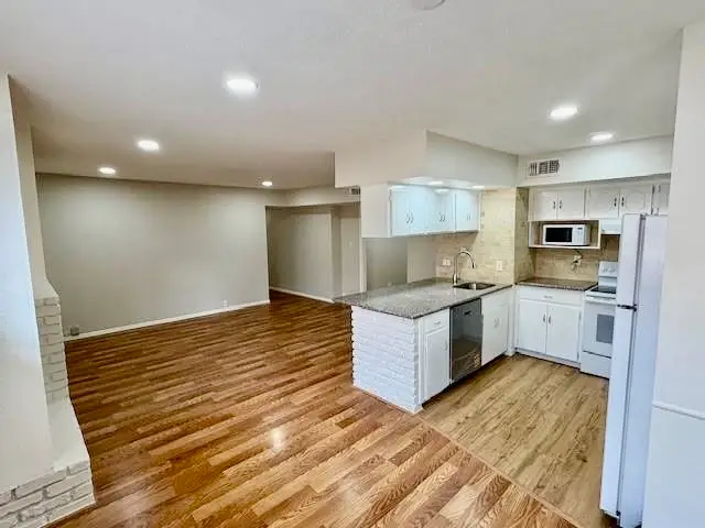 2101 Fountain View Drive #14, Houston, TX 77057 - #3