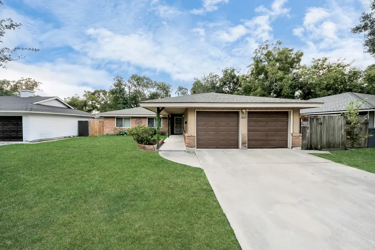 5758 Heron Drive, Houston, TX 77033 - Image #1