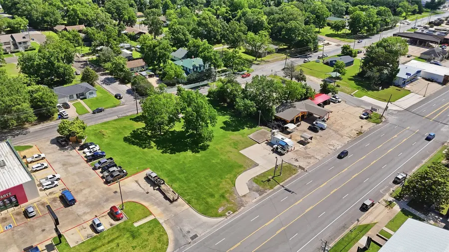 614 W Church Street, Livingston, TX 77351 - #3