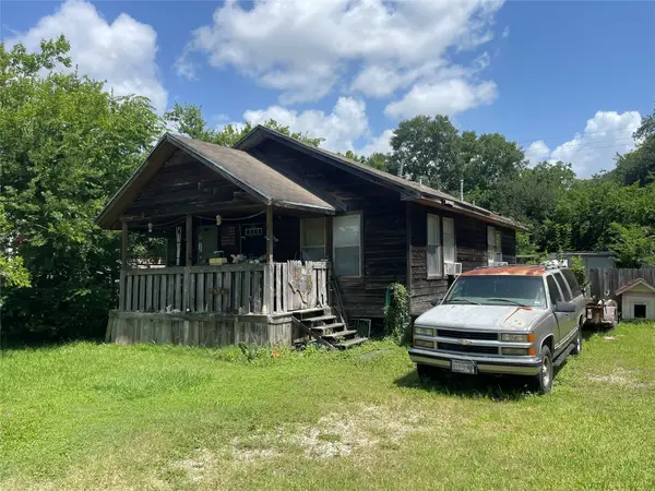 408 Bay Oaks Drive, La Porte, TX 77571