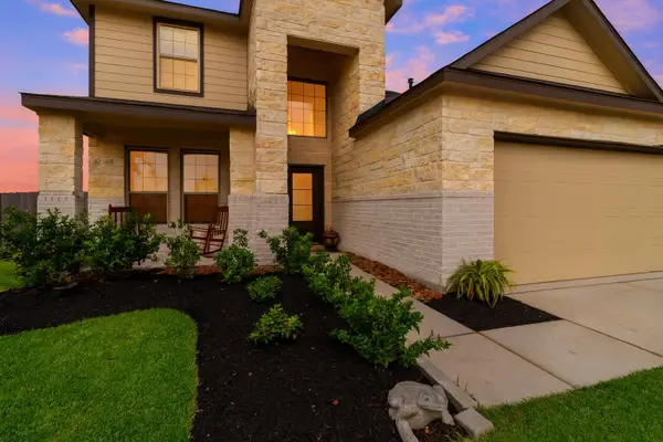 7207 Hillside Avenue, Mont Belvieu, TX 77523