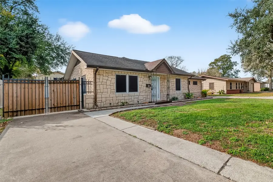 425 20th Avenue N, Texas City, TX 77590 - Image #2