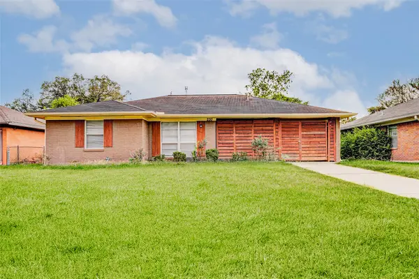 230 Bizerte Street, Houston, TX 77022
