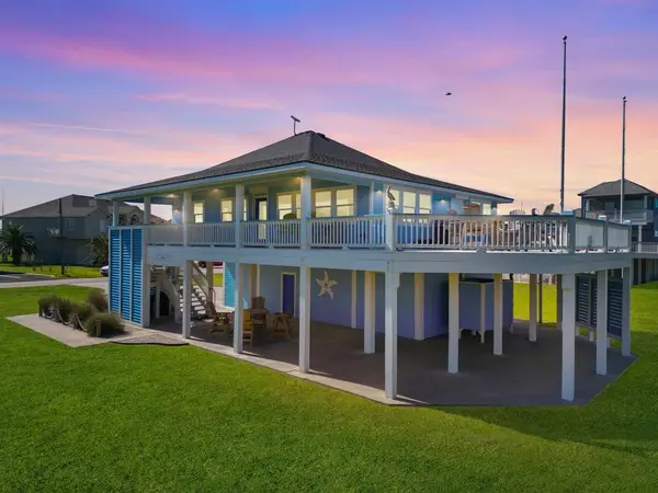 808 Pinata Drive, Crystal Beach, TX 77650