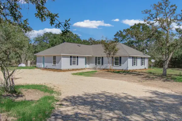 1060 Brandt Lane, Columbus, TX 78934