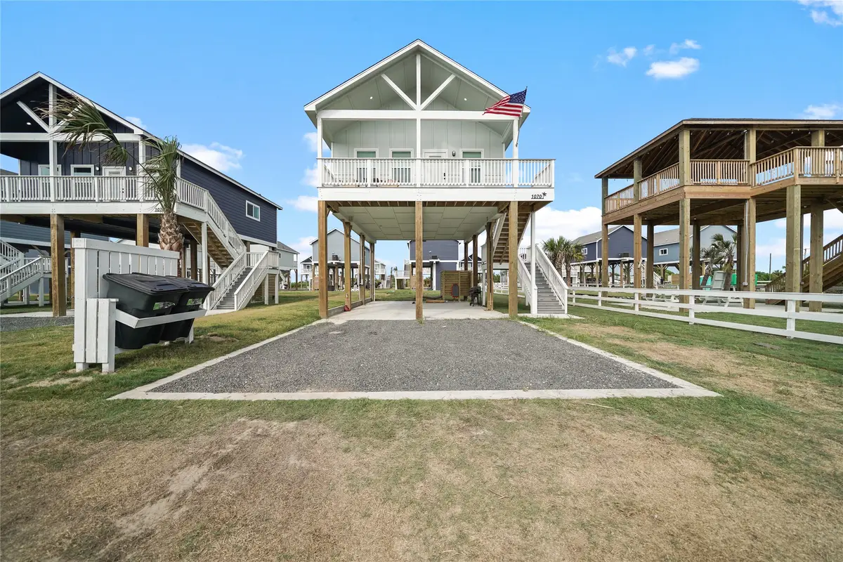 1070 Cedar Lane, Gilchrist, TX 77617 - #1