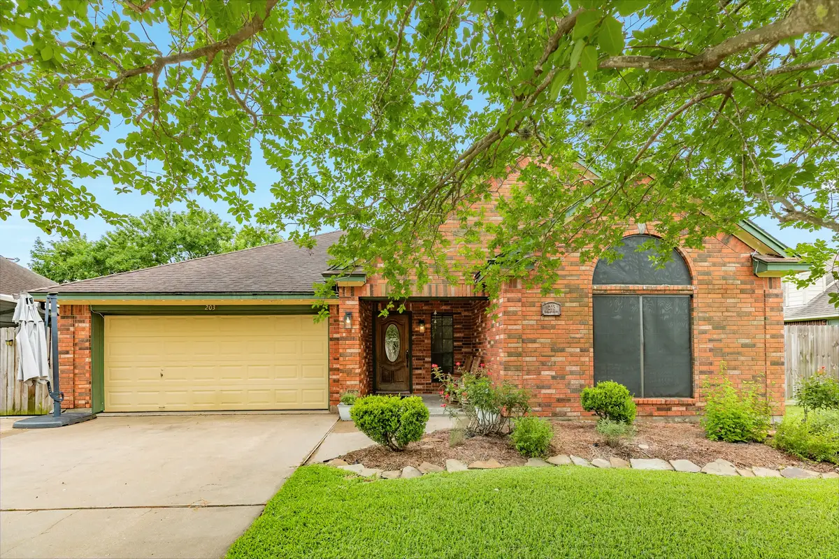 203 Washington Avenue, Clute, TX 77531 - #1