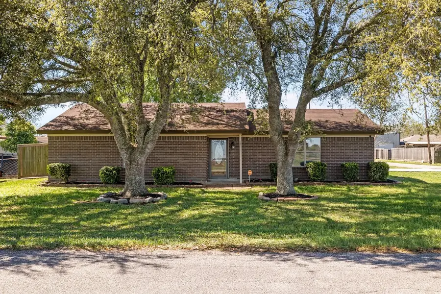 1706 Avenue A, Danbury, TX 77534 - #2