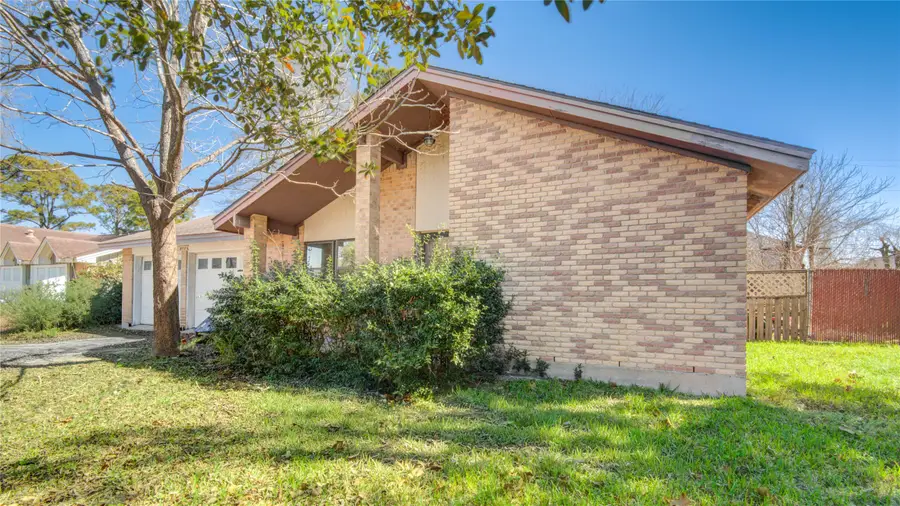 4112 Pine Shadows Street, Dickinson, TX 77539 - #3