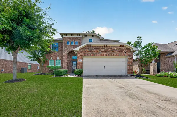 104 Long Meadow Court, Clute, TX 77531