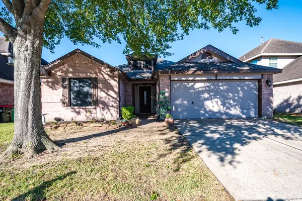831 Charles Place, Baytown, TX 77521