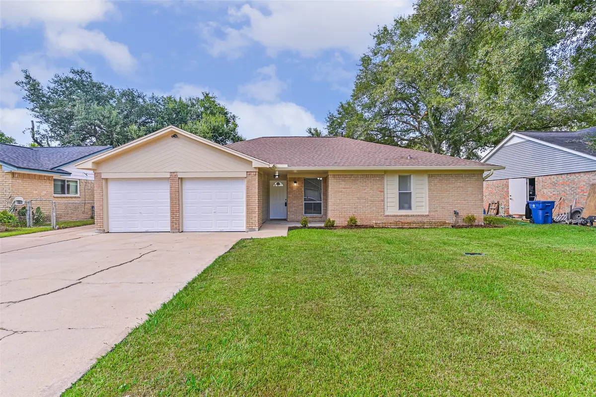 117 Dallas Street, Angleton, TX 77515 - #1