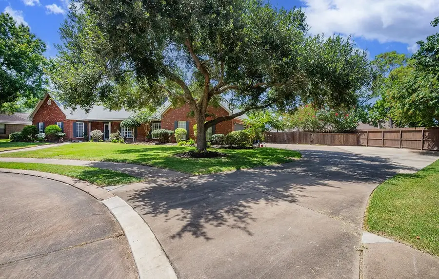 57 Silver Lace Court, Lake Jackson, TX 77566 - #2