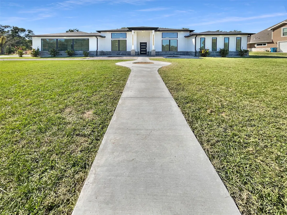 145 Birdie Drive, Hempstead, TX 77445 - Image #1