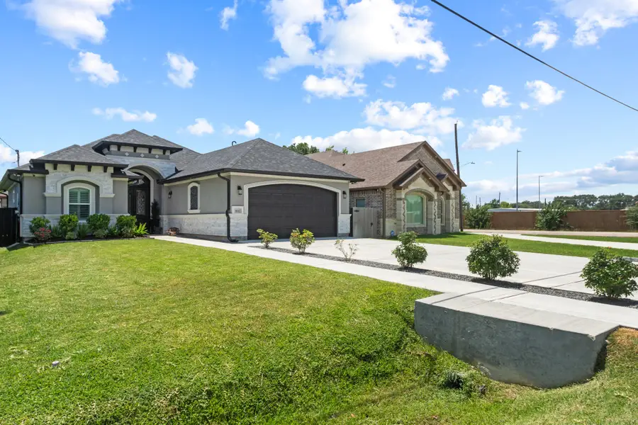 602 E Main Street, La Porte, TX 77571 - #2