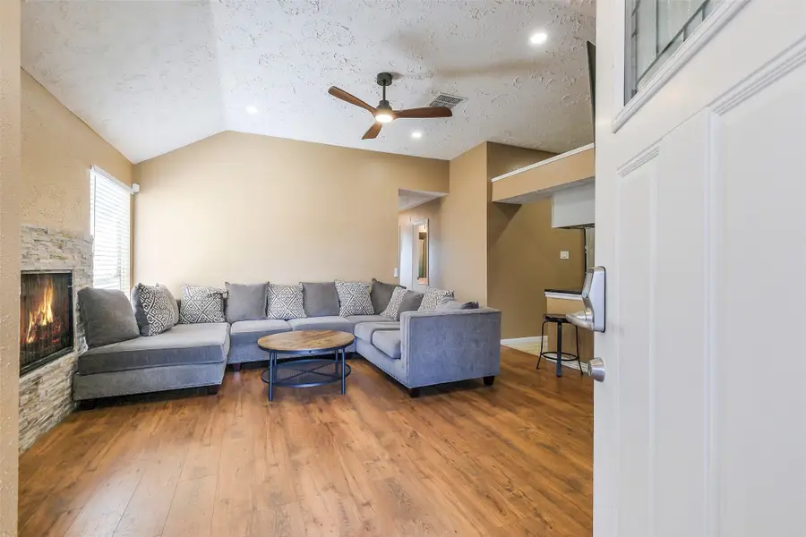 1304 Chelsea Lane, Pearland, TX 77581 - Image #2