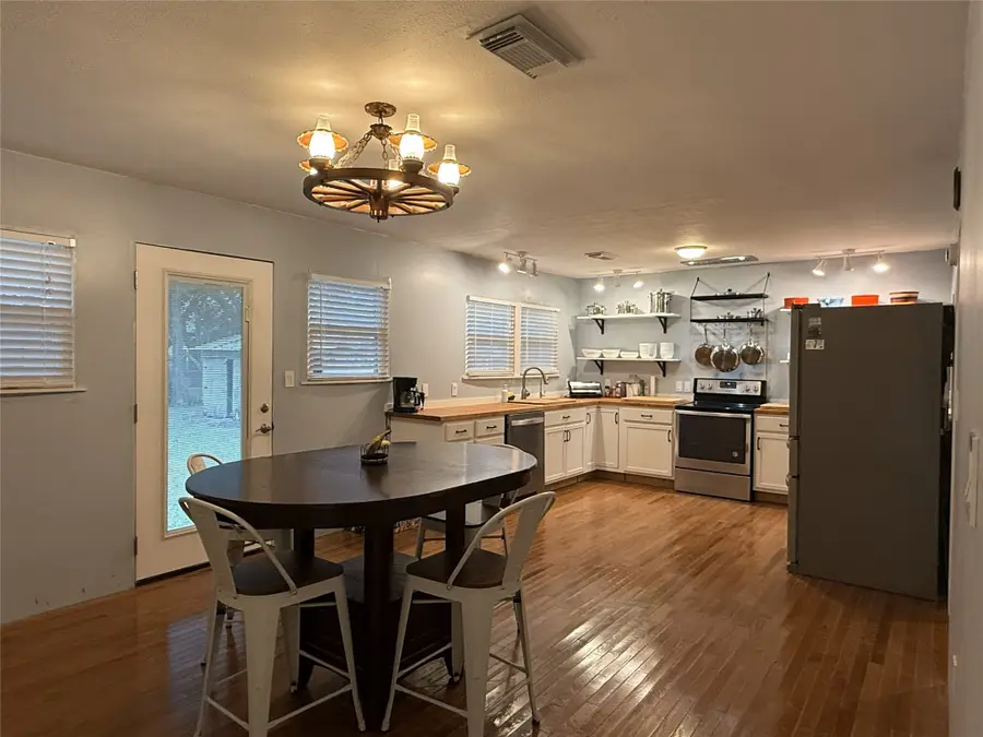 130 E Phillips Road, Angleton, TX 77515 - Image #3