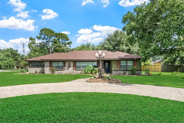 5803 5th Street, Danbury, TX 77534