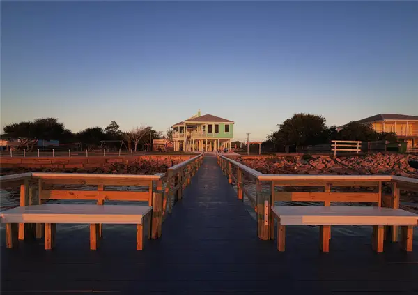 415 Avenue I, Dickinson, TX 77539