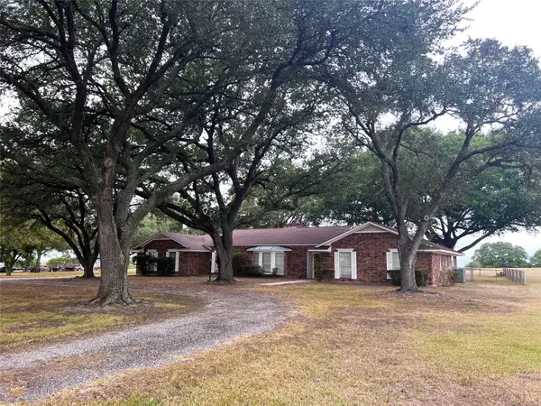 929 Harrisburg Road, Brenham, TX 77833