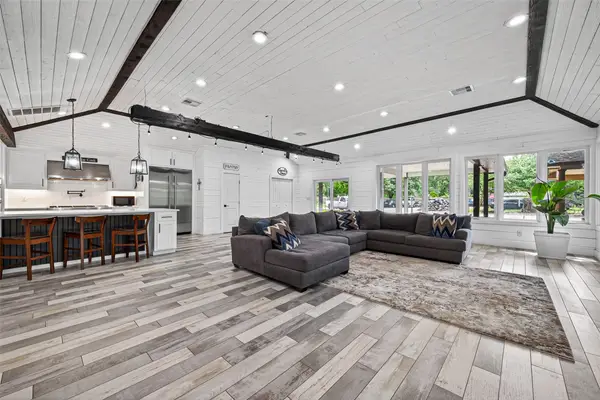 323 E Palm Street, Fresno, TX 77545