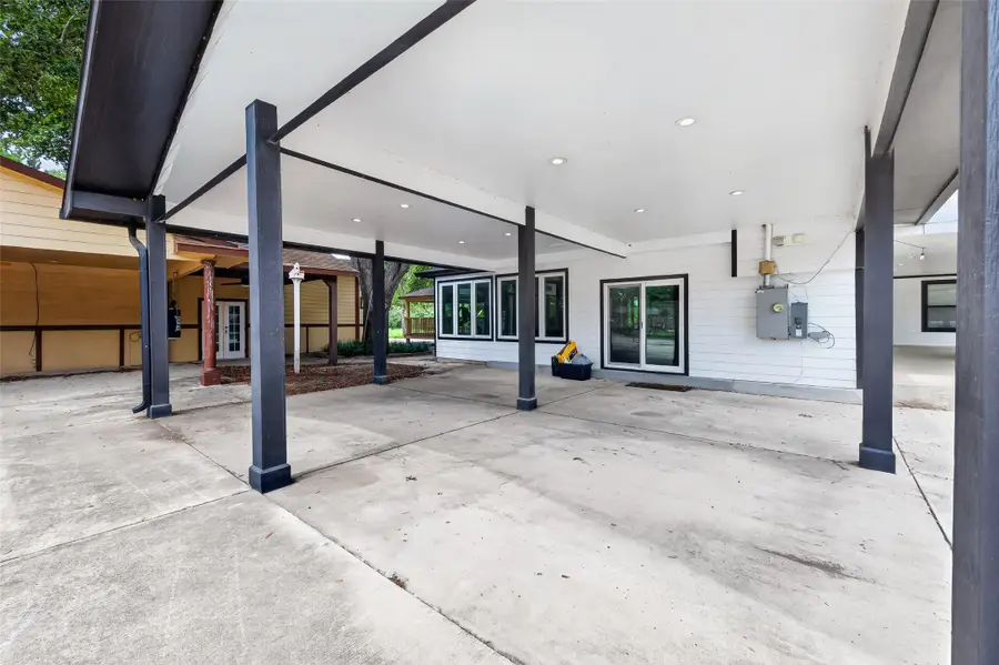 323 E Palm Street, Fresno, TX 77545 - #2