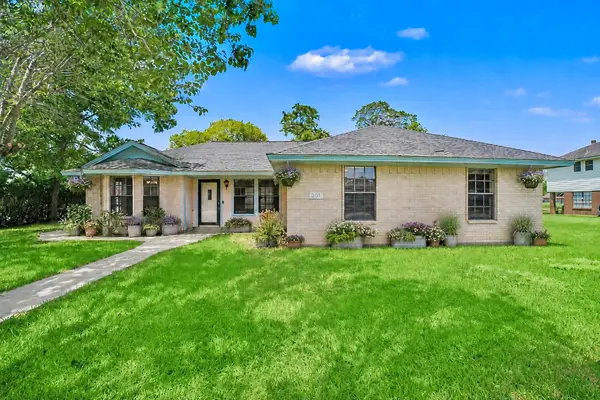 201 Red Oak Circle, Brazoria, TX 77422