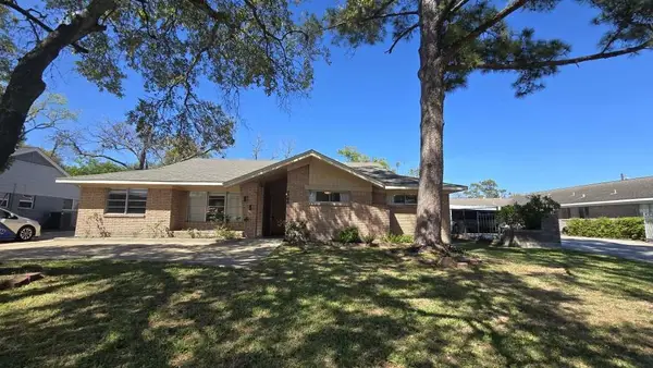 5566 Beechnut Street, Houston, TX 77096
