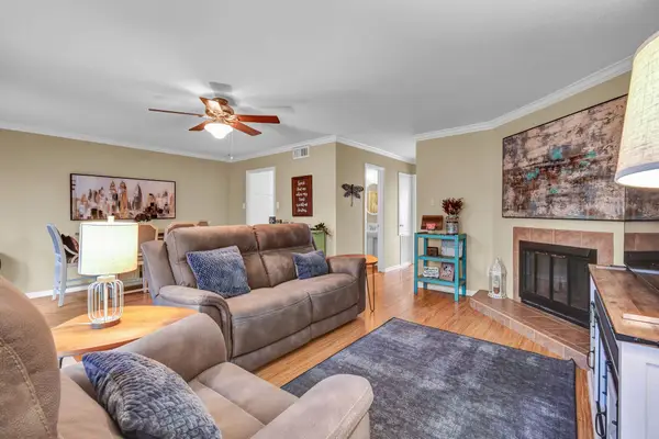 55 Chervil Common, Lake Jackson, TX 77566