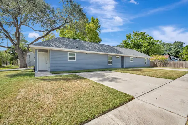 904 W Sealy Street #A-B, Alvin, TX 77511