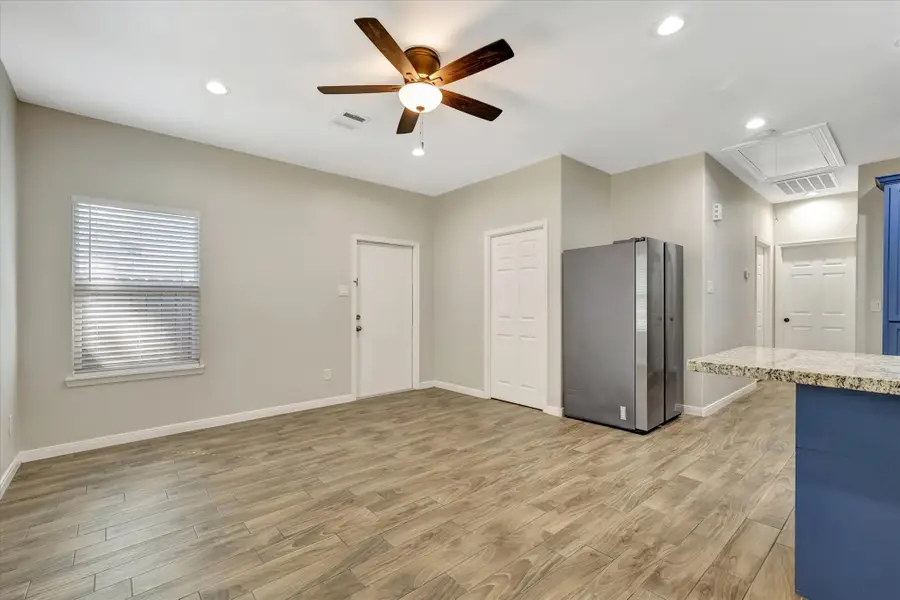 904 W Sealy Street #A-B, Alvin, TX 77511 - #3