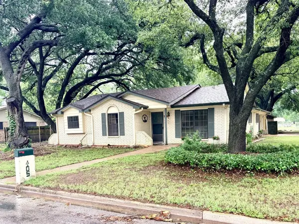 405 Rose Marie Boulevard, Hearne, TX 77859