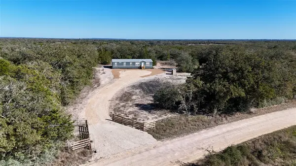 1727 Davis Road, Muldoon, TX 78949
