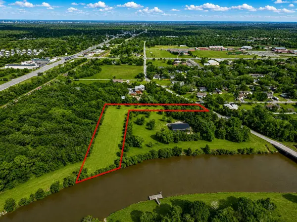 9204 Neville Road, Hitchcock, TX 77563