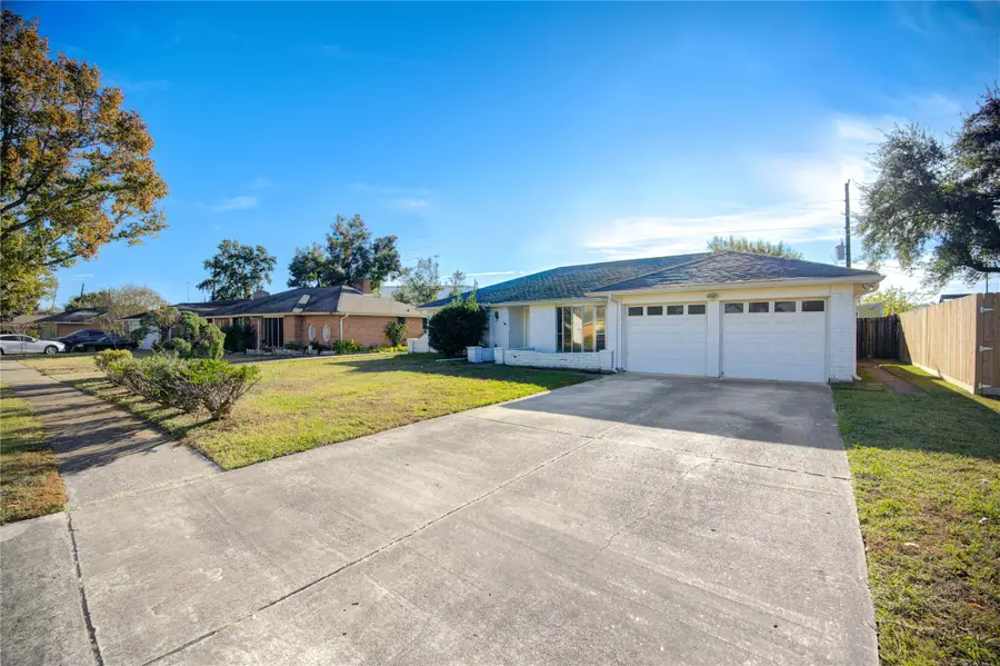 10823 Radford Lane, Houston, TX 77099 - Image #2