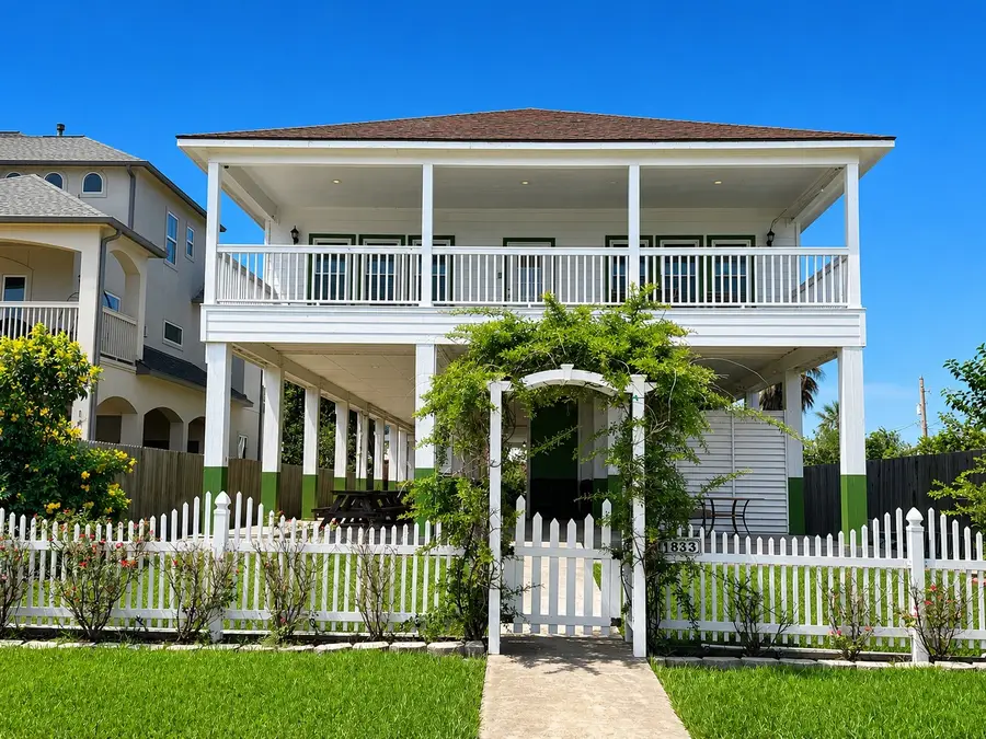 1813 Avenue A, Dickinson, TX 77539 - #2