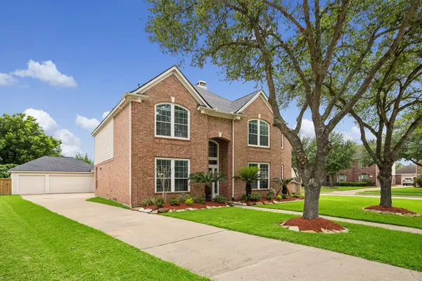 5002 Hearth Hollow Lane, Sugar Land, TX 77479