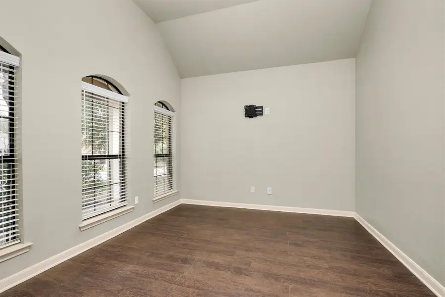 951 Oak Terrace Drive, Conroe, TX 77378 - Image #2