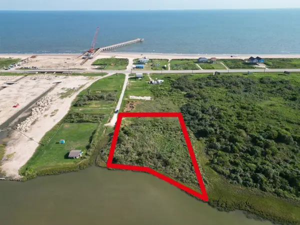 1055 N Deens Street, Gilchrist, TX 77617