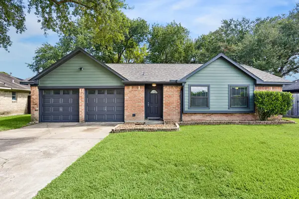1605 Cypress Hollow Street, Houston, TX 77581