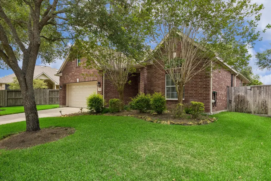 1619 S Lago Vista Drive, Pearland, TX 77581 - #2