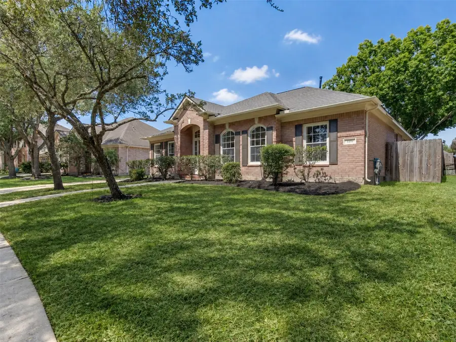 3319 Almond Creek Drive, Houston, TX 77059 - #2