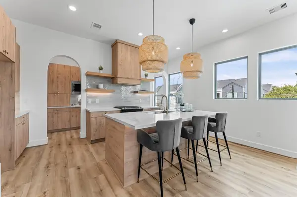 1122 W 17th Street #D, Houston, TX 77008