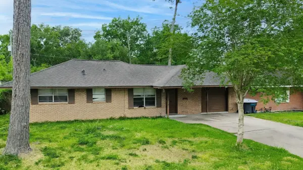 2814 Woodlawn Street, Dickinson, TX 77539