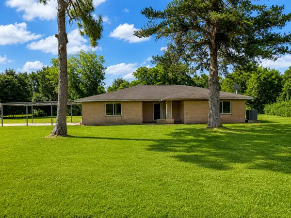 702 E Dallas Street, Fresno, TX 77545